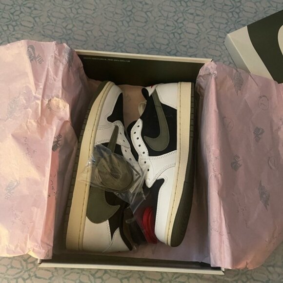 Travis Scott  Air Jordan 1 Retro Low OG \'Olive\' Size 10M/11.5W main image 9